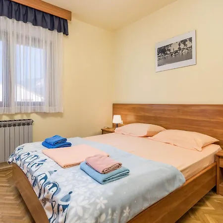 2 Bedroom Beautiful In * Barbat na Rabu